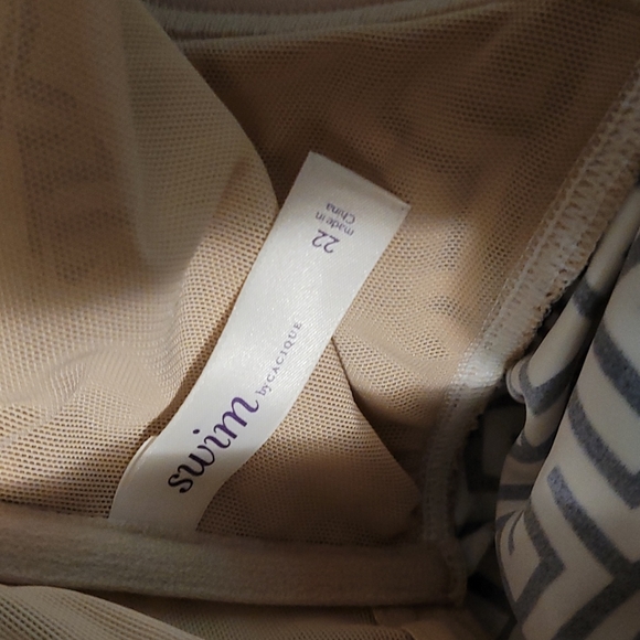 Cacique black & white Aztec design halter neck swim tankini top only worn 2x - Picture 3 of 3